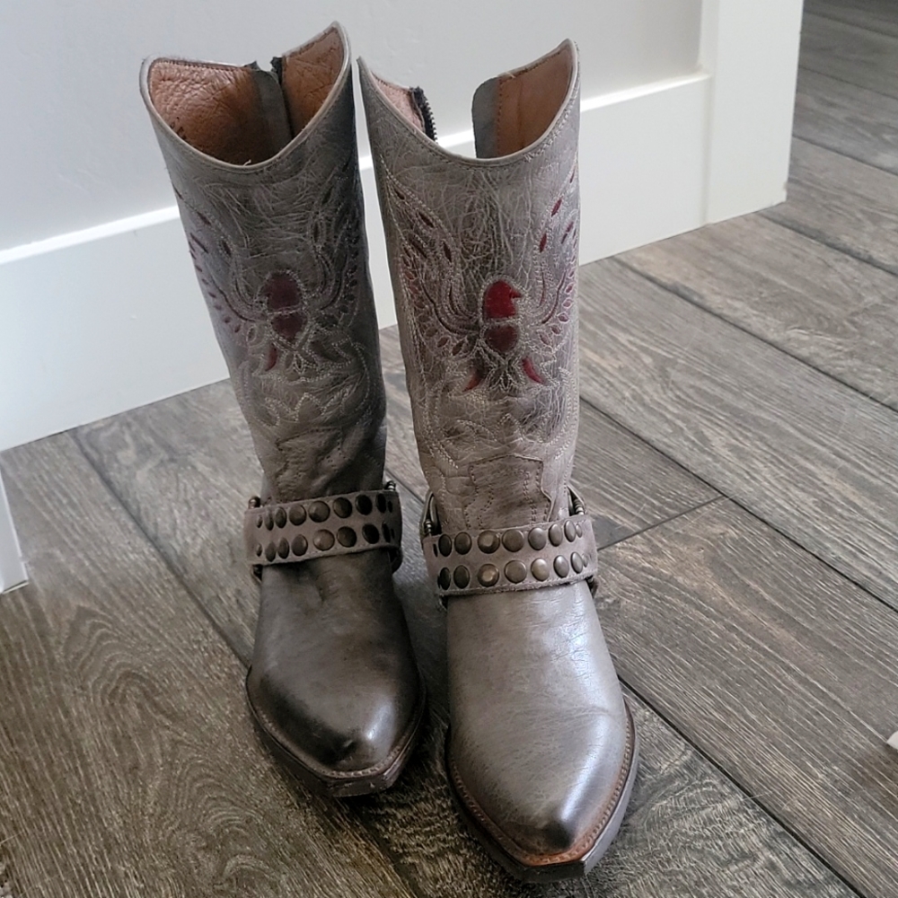 Freebird Ranch. Size 7  fits TTS